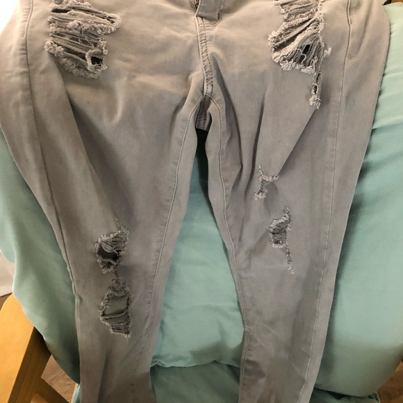 Grey destroyed American Eagle jeggings - Picture 2 of 3